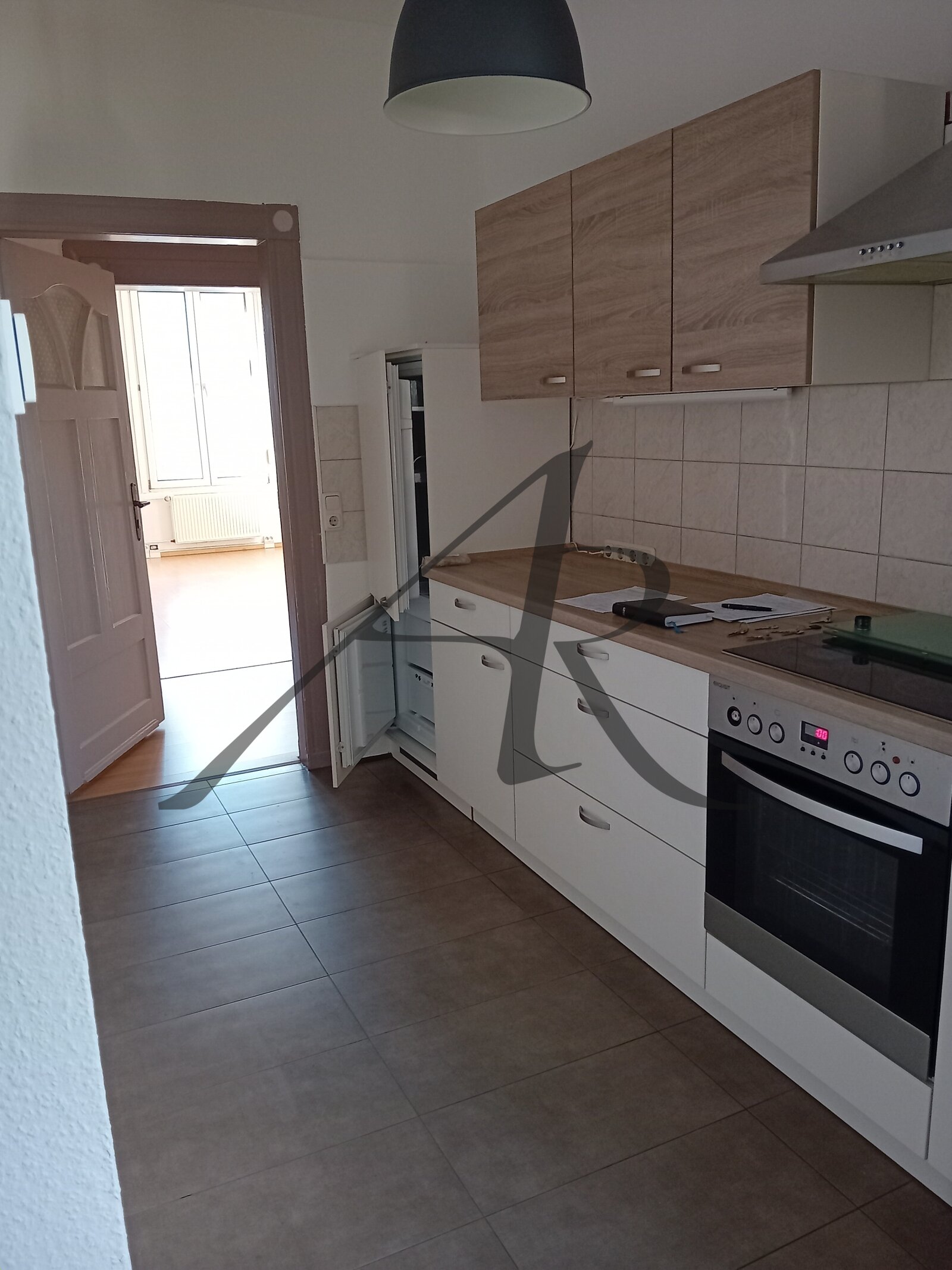 6-Zimmer-Wohnung im Stadtzentrum, mit Balkon und Einbauküche - Verkleinerung auch möglich