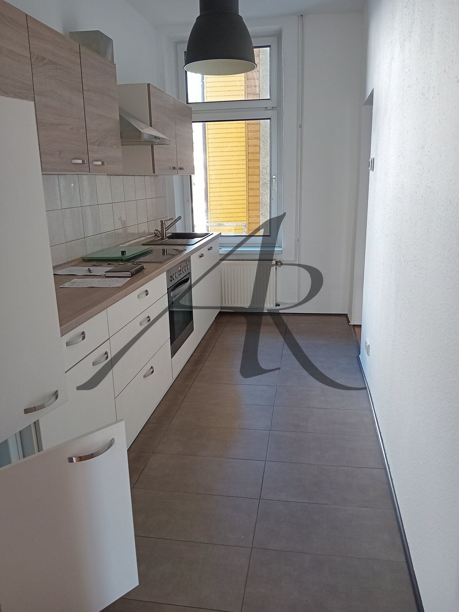 6-Zimmer-Wohnung im Stadtzentrum, mit Balkon und Einbauküche - Verkleinerung auch möglich