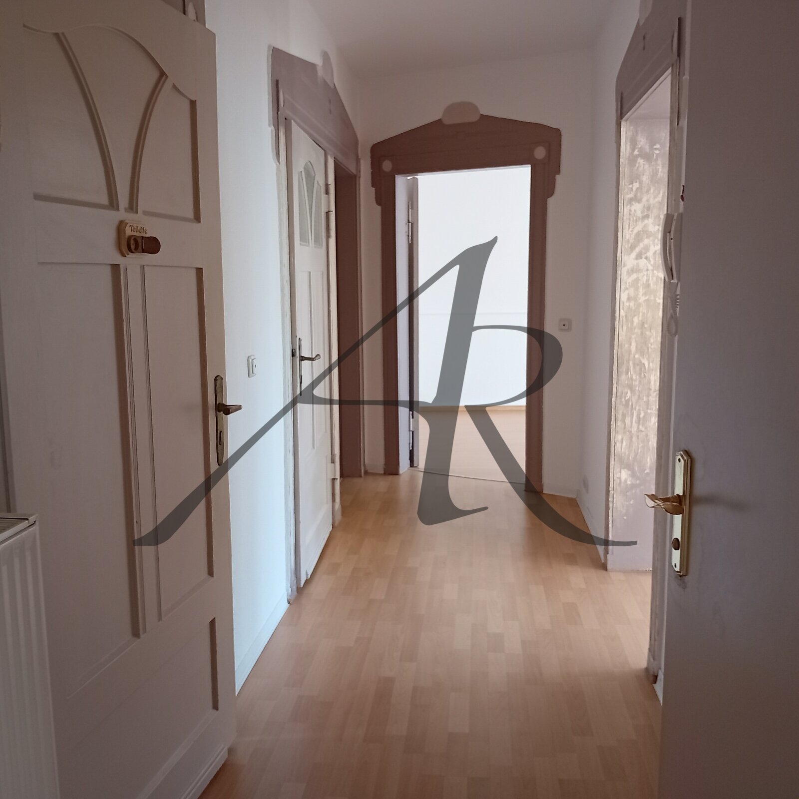 6-Zimmer-Wohnung im Stadtzentrum, mit Balkon und Einbauküche - Verkleinerung auch möglich