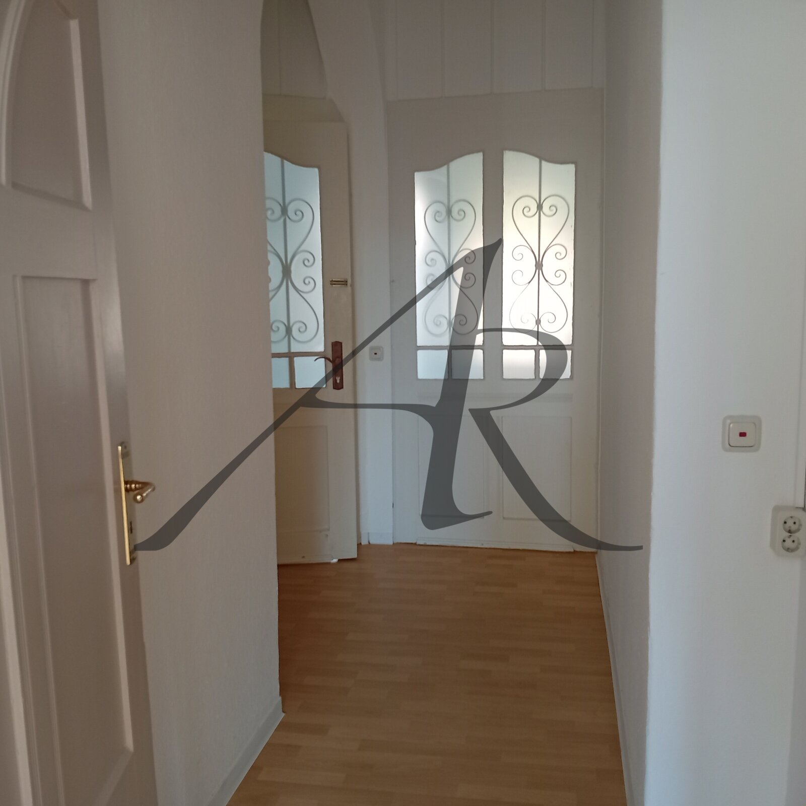6-Zimmer-Wohnung im Stadtzentrum, mit Balkon und Einbauküche - Verkleinerung auch möglich