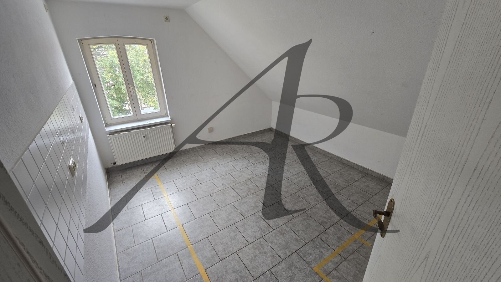 Kleine 2-Zimmer-Wohnung im Zentrum mit Einbauküche