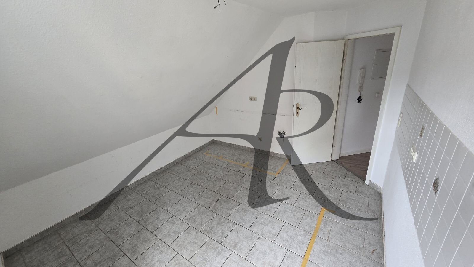 Kleine 2-Zimmer-Wohnung im Zentrum mit Einbauküche