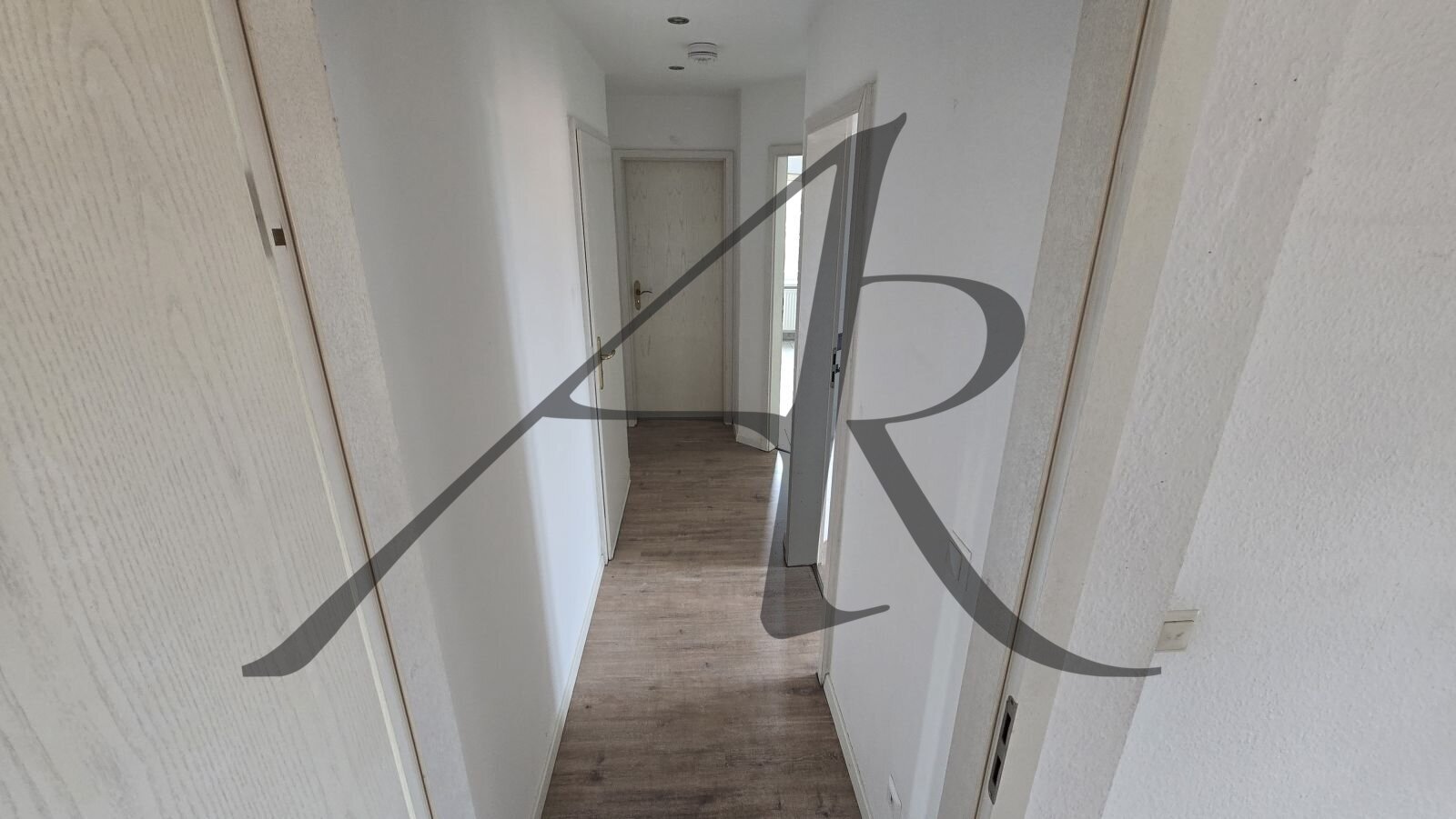 Kleine 2-Zimmer-Wohnung im Zentrum mit Einbauküche