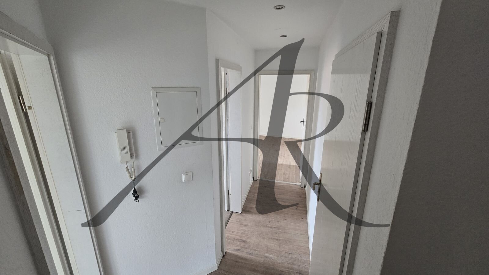 Kleine 2-Zimmer-Wohnung im Zentrum mit Einbauküche