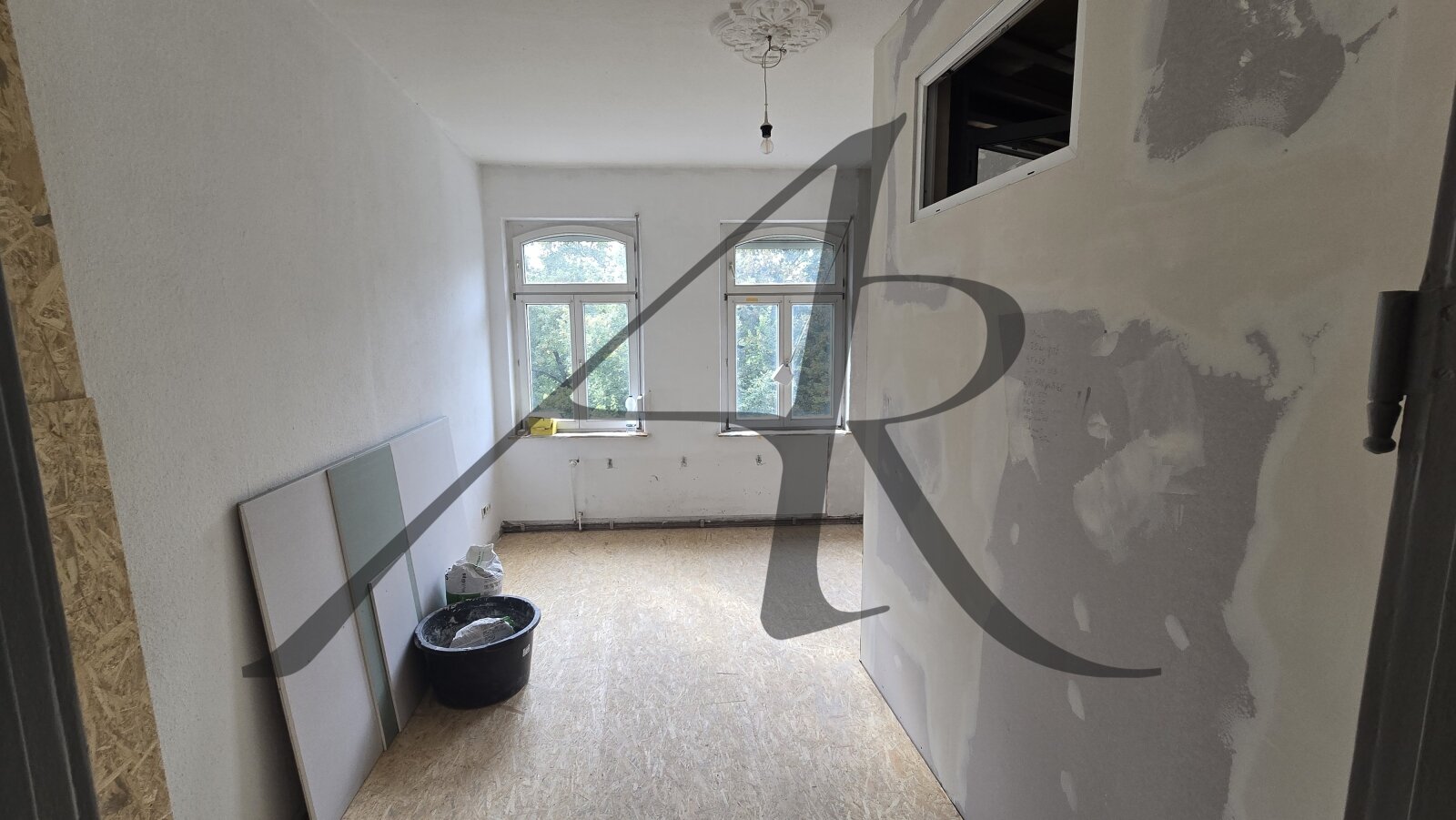 Erstbezug nach Sanierung am Westwall mit Balkon und neuem Bad