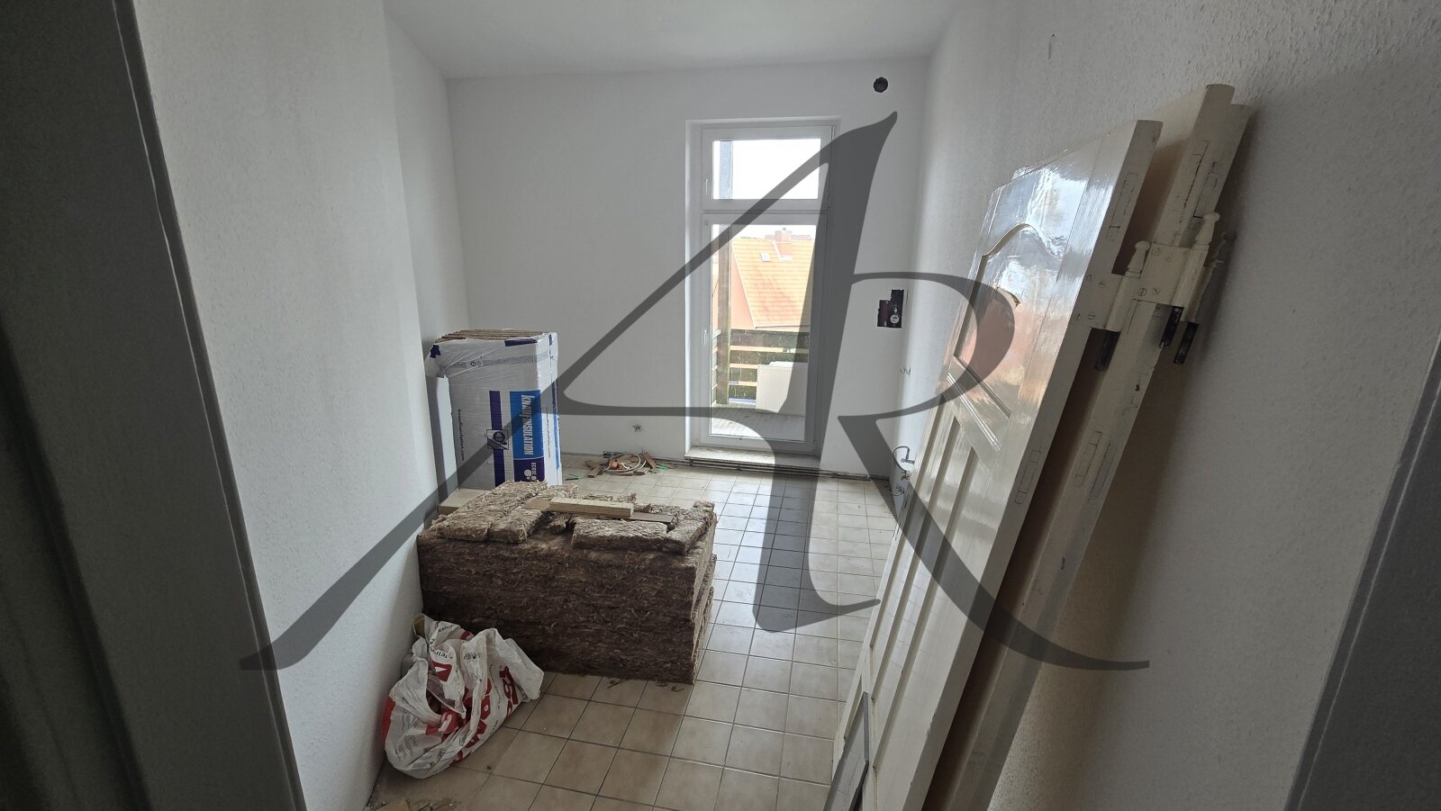 Erstbezug nach Sanierung am Westwall mit Balkon und neuem Bad