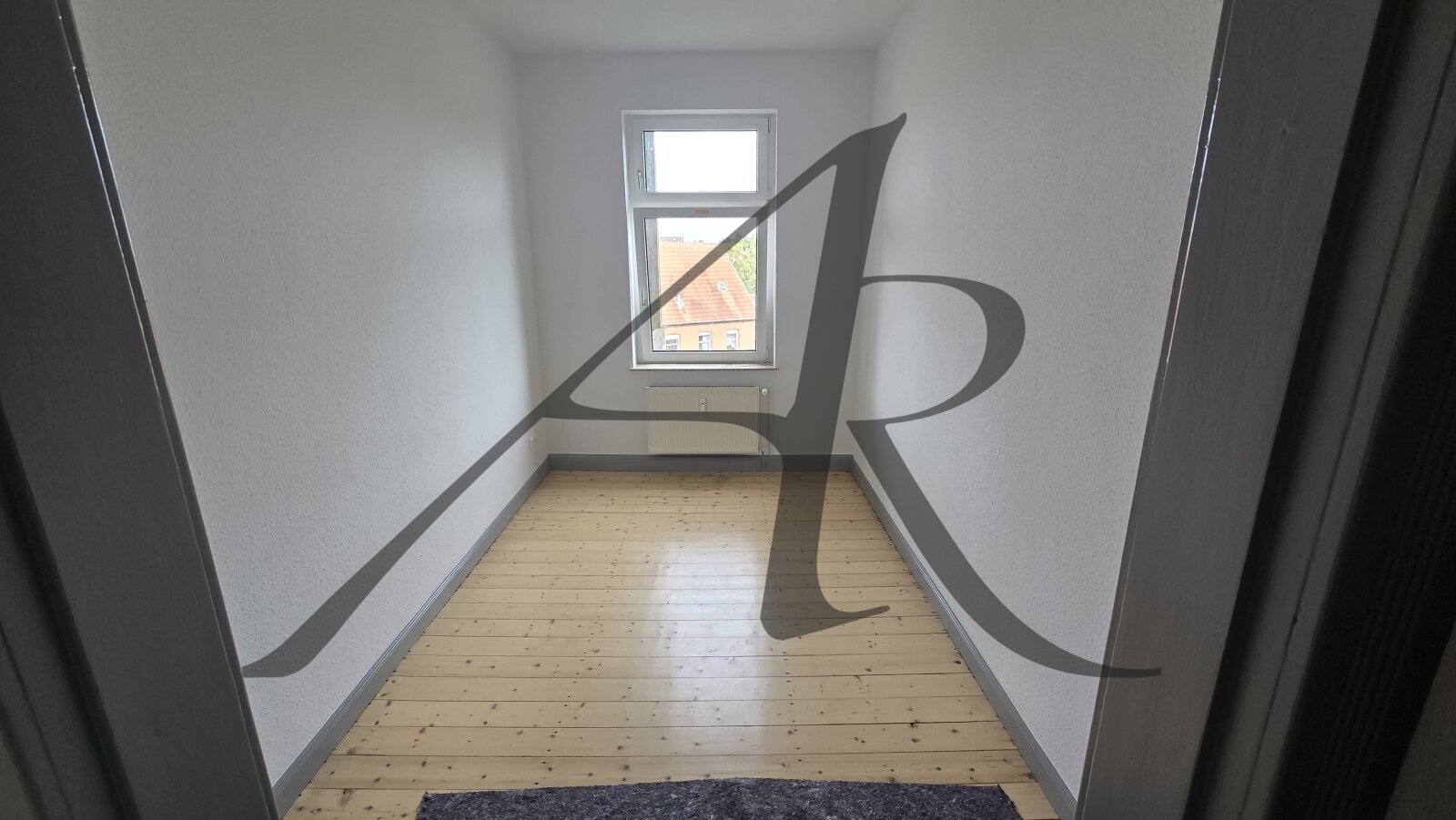 Erstbezug nach Sanierung am Westwall mit Balkon und neuem Bad
