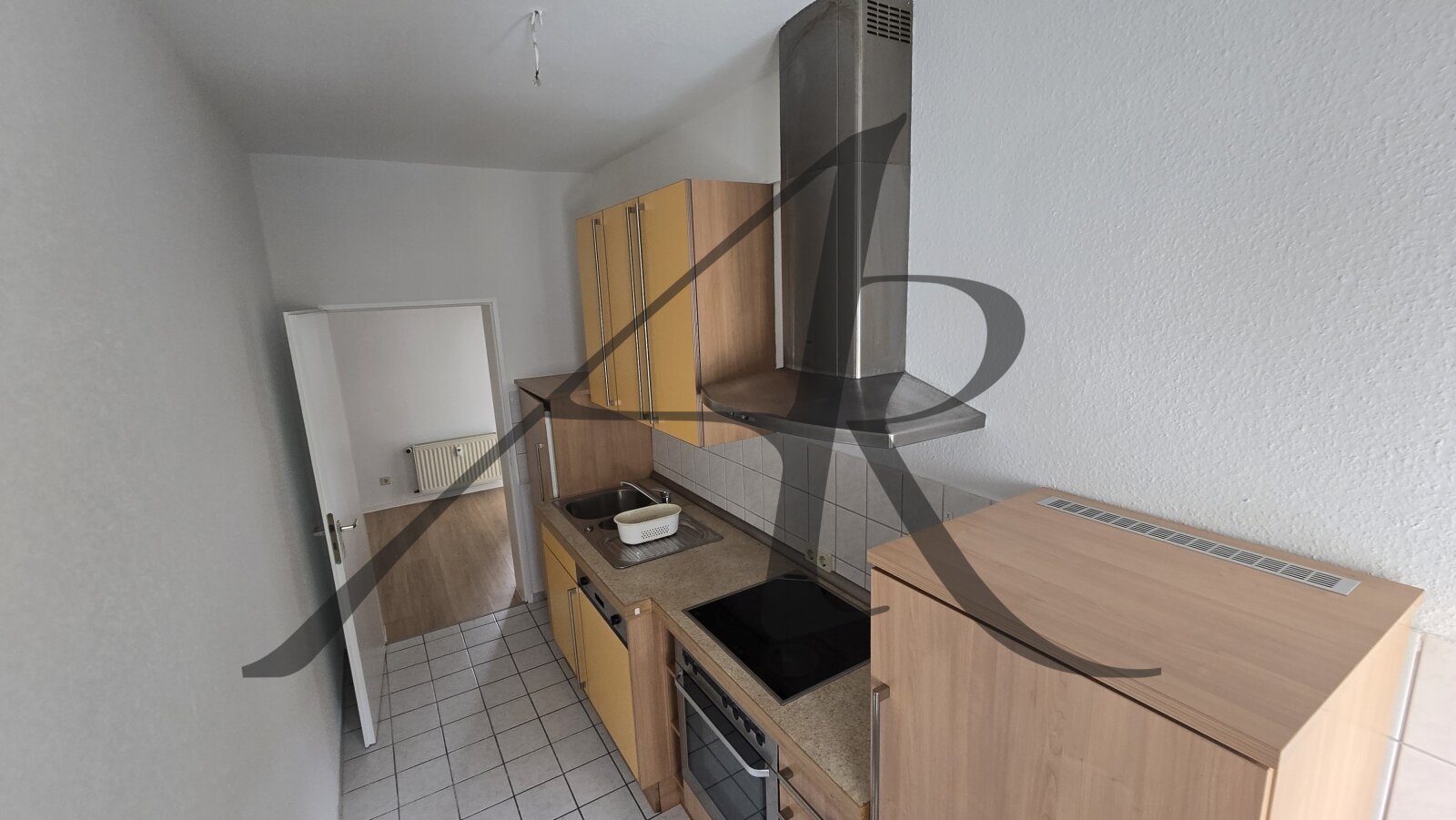 Großzügige 2-Zimmer-Wohnung im Villenviertel, Garten und Einbauküche vorhanden