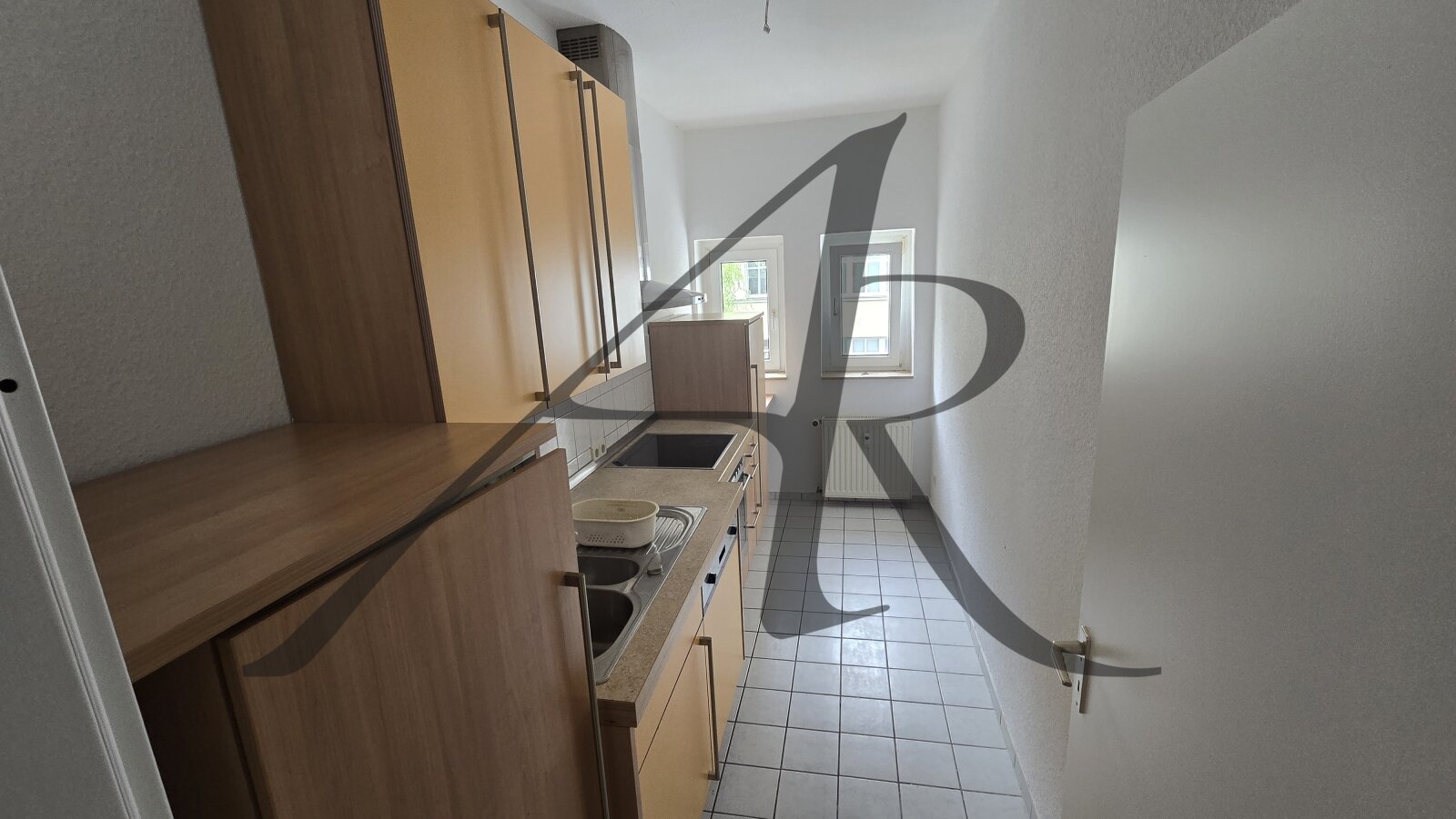 Großzügige 2-Zimmer-Wohnung im Villenviertel, Garten und Einbauküche vorhanden