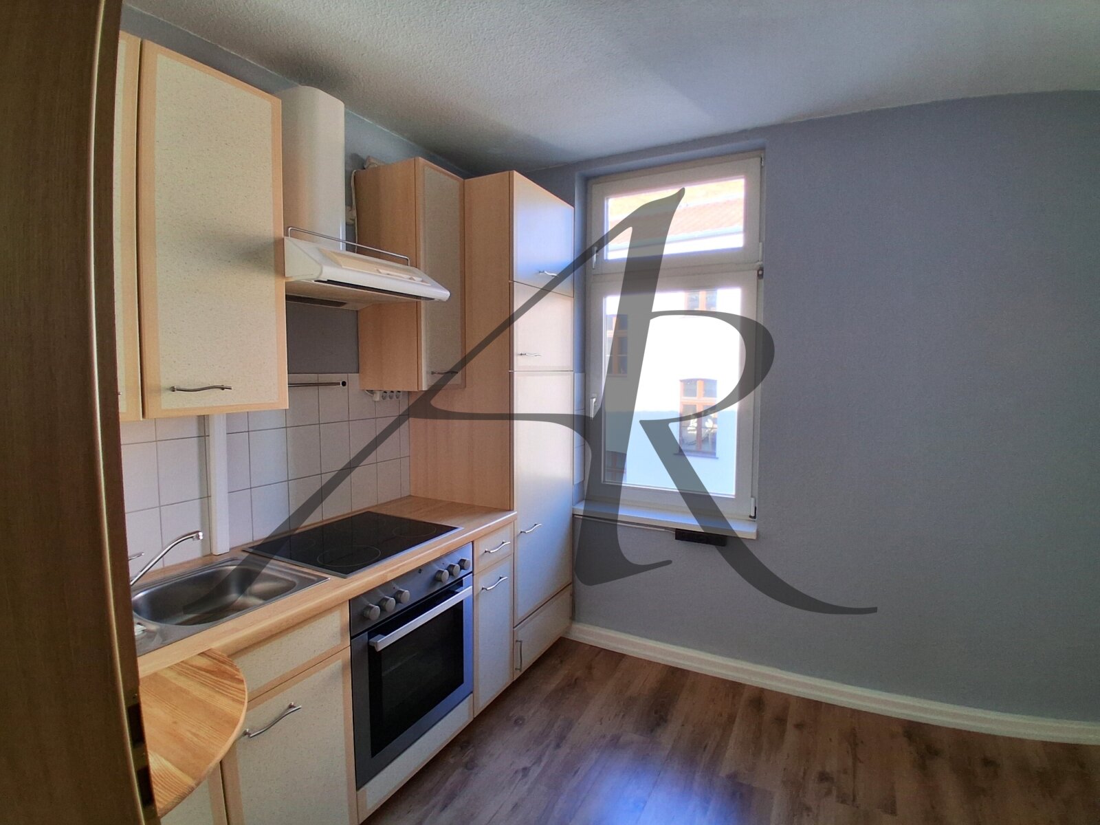 Wunderschöne 2-Zimmer-Wohnung Innenstadt mit Balkon und Einbauküche