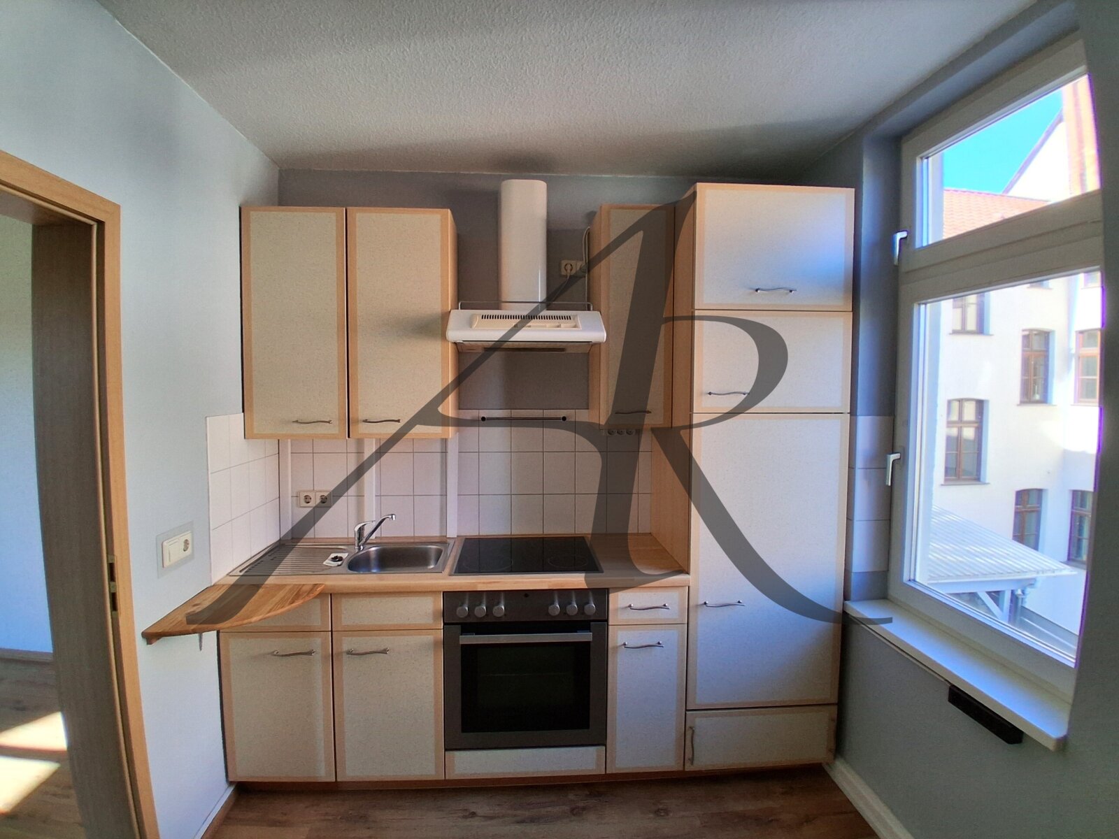 Wunderschöne 2-Zimmer-Wohnung Innenstadt mit Balkon und Einbauküche