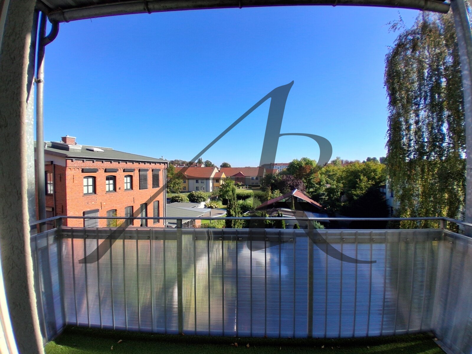 Wunderschöne 2-Zimmer-Wohnung Innenstadt mit Balkon und Einbauküche