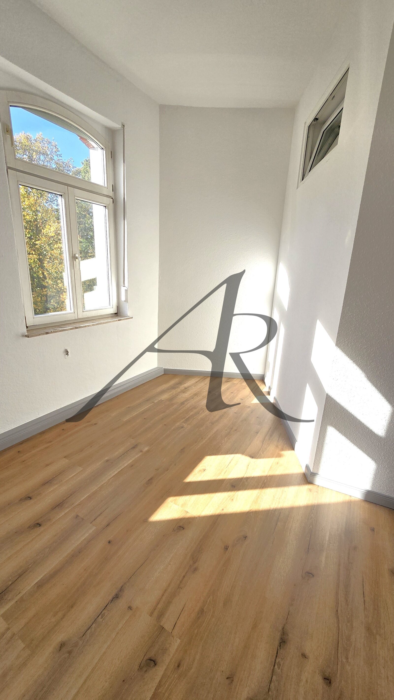 4-Zimmer - Erstbezug nach Sanierung am Westwall mit Balkon