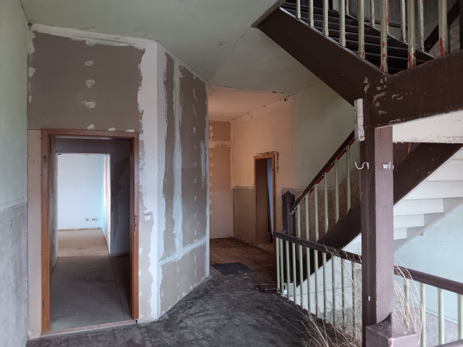 Preisänderung! Sanierungsbedüftiges Objekt, auch für Co-Working-Space, am Elbe-Radweg, Pferdeställe