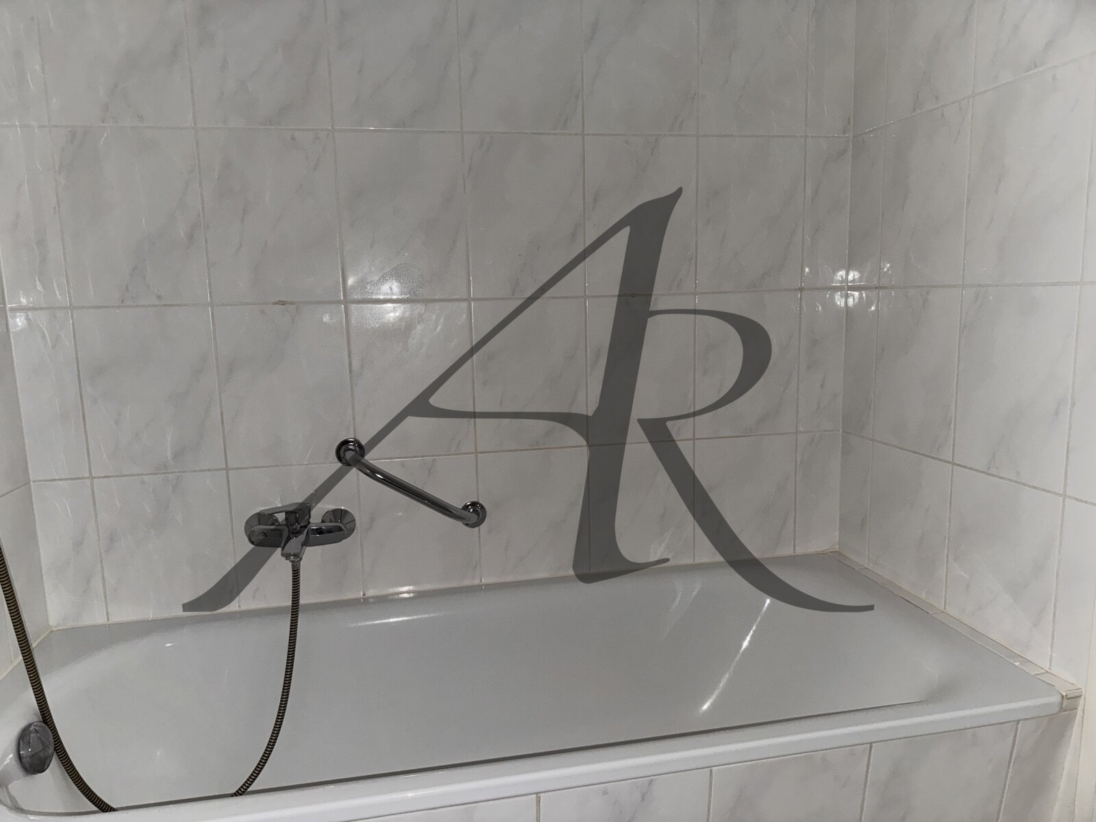 schicke 3-Zimmer-Wohnung im Villenviertel mit Balkon