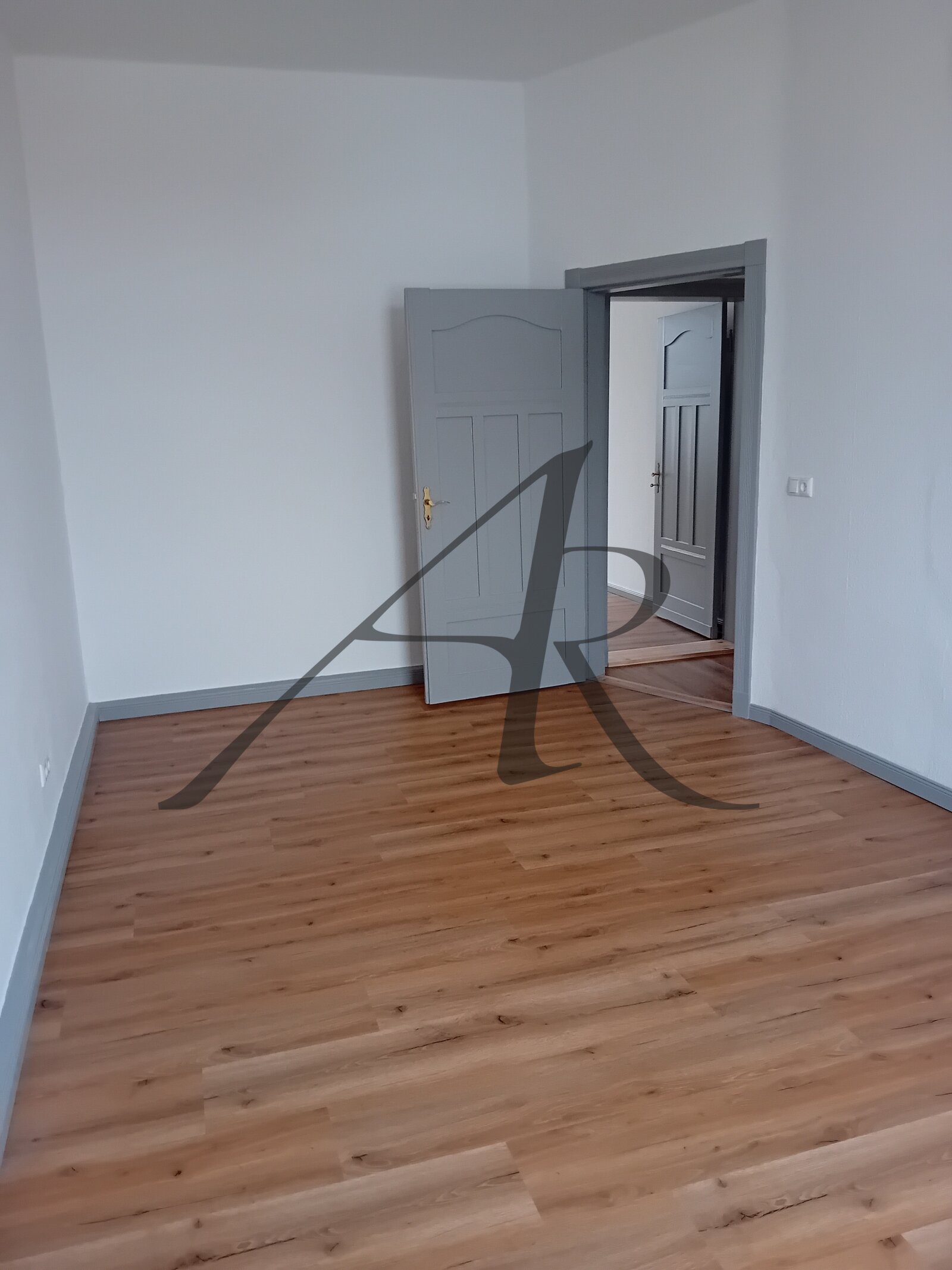 Erstbezug - schicke 4-Zimmer-Wohnung am Westwall, EBK möglich