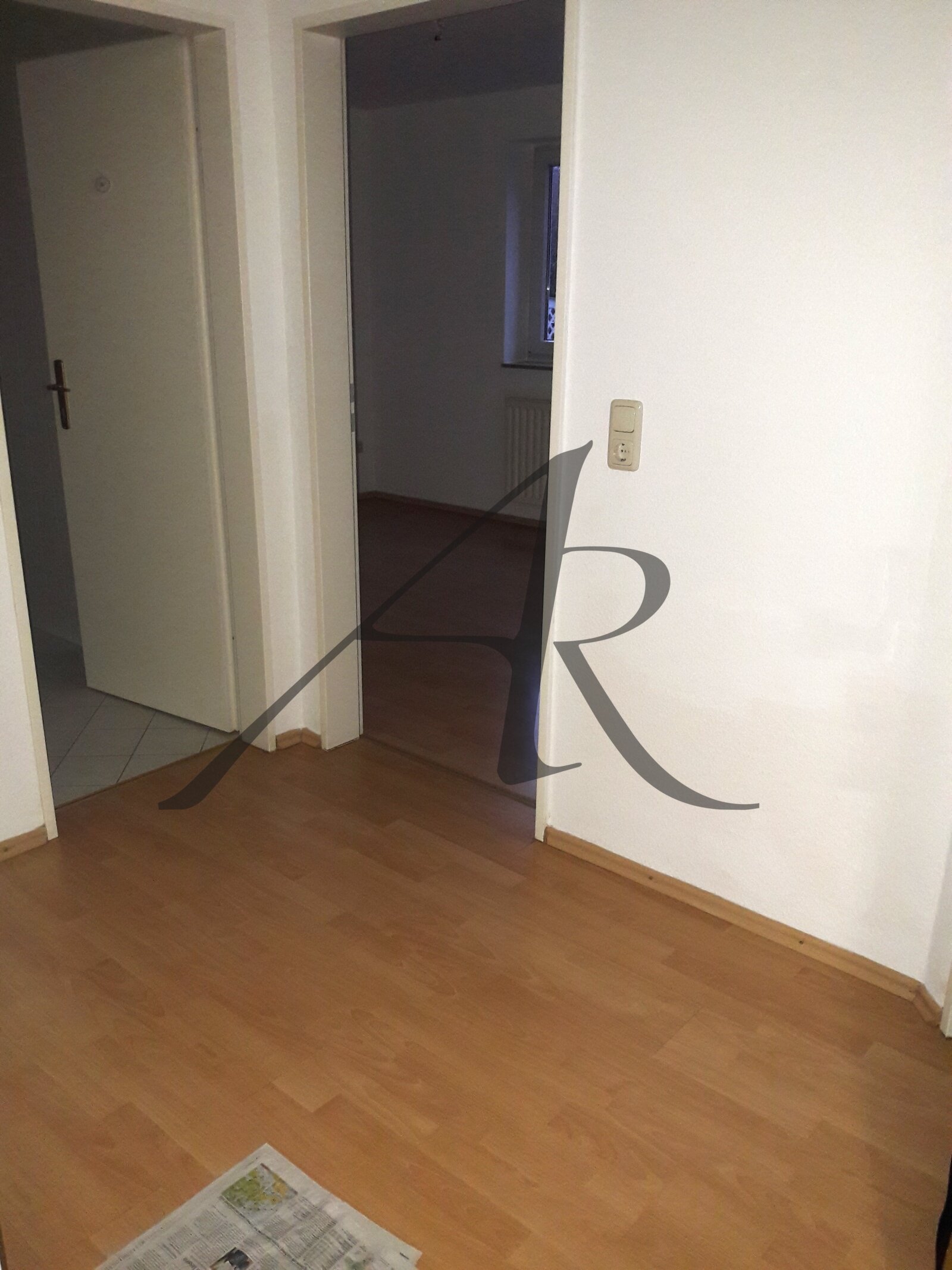 kleine 2-Zimmer-Wohnung mit Balkon und Einbauküche im Villenviertel