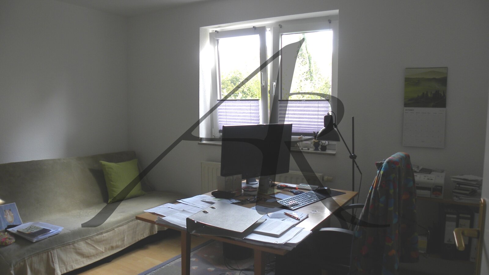 kleine 2-Zimmer-Wohnung mit Balkon und Einbauküche im Villenviertel