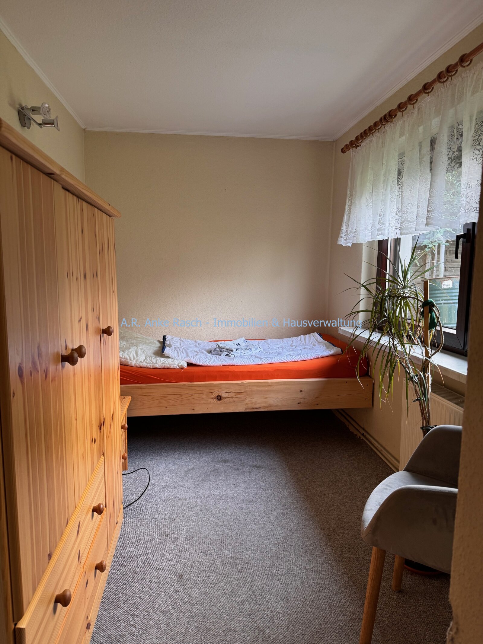 Monteurwohnung Monteurzimmer Gästewohnung Ferienwohnung in der idyllischen Hafenstadt Tangermünde, Auffahrt vorhanden 