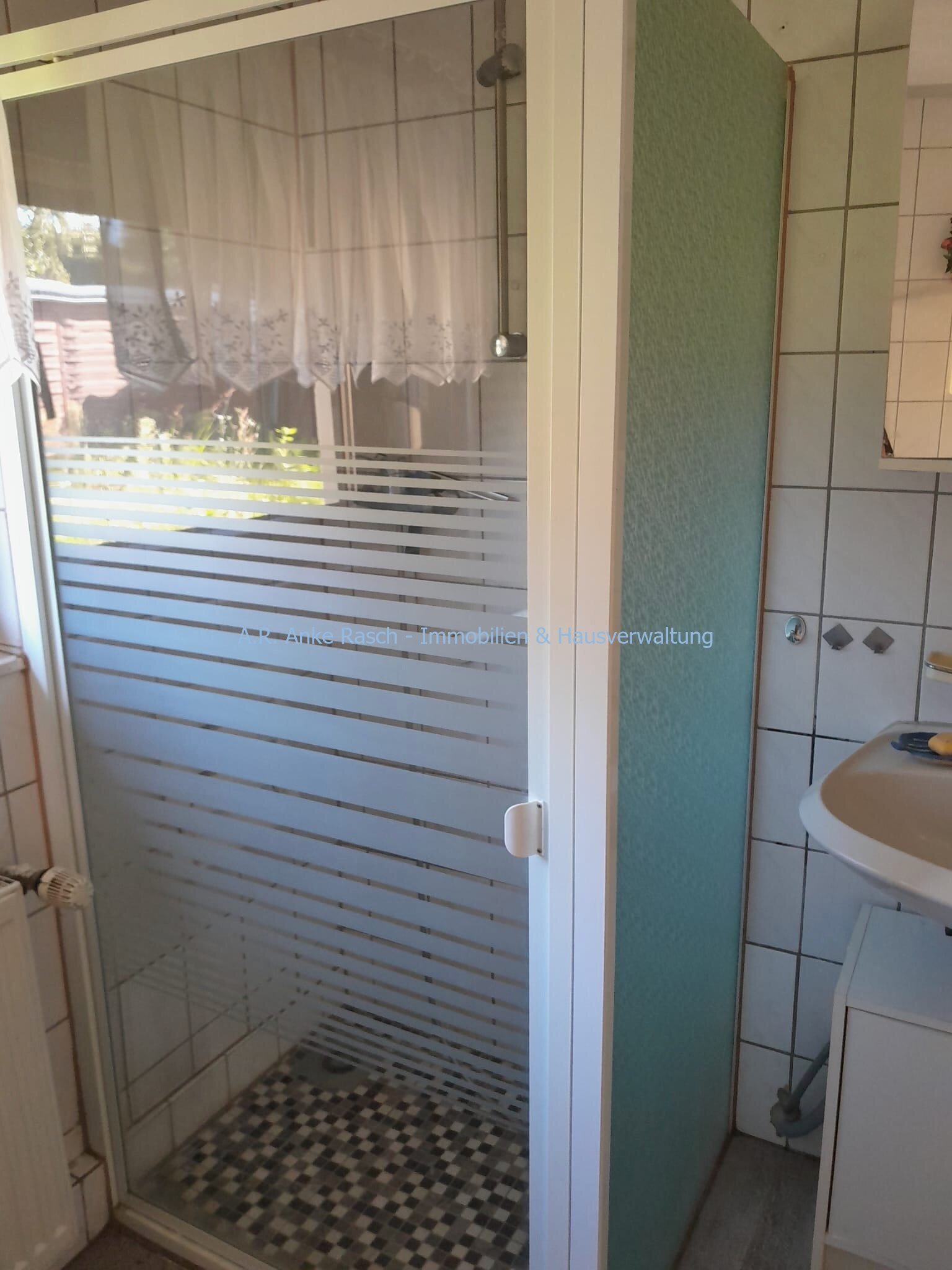 Monteurwohnung Monteurzimmer Gästewohnung Ferienwohnung in der idyllischen Hafenstadt Tangermünde, Auffahrt vorhanden 