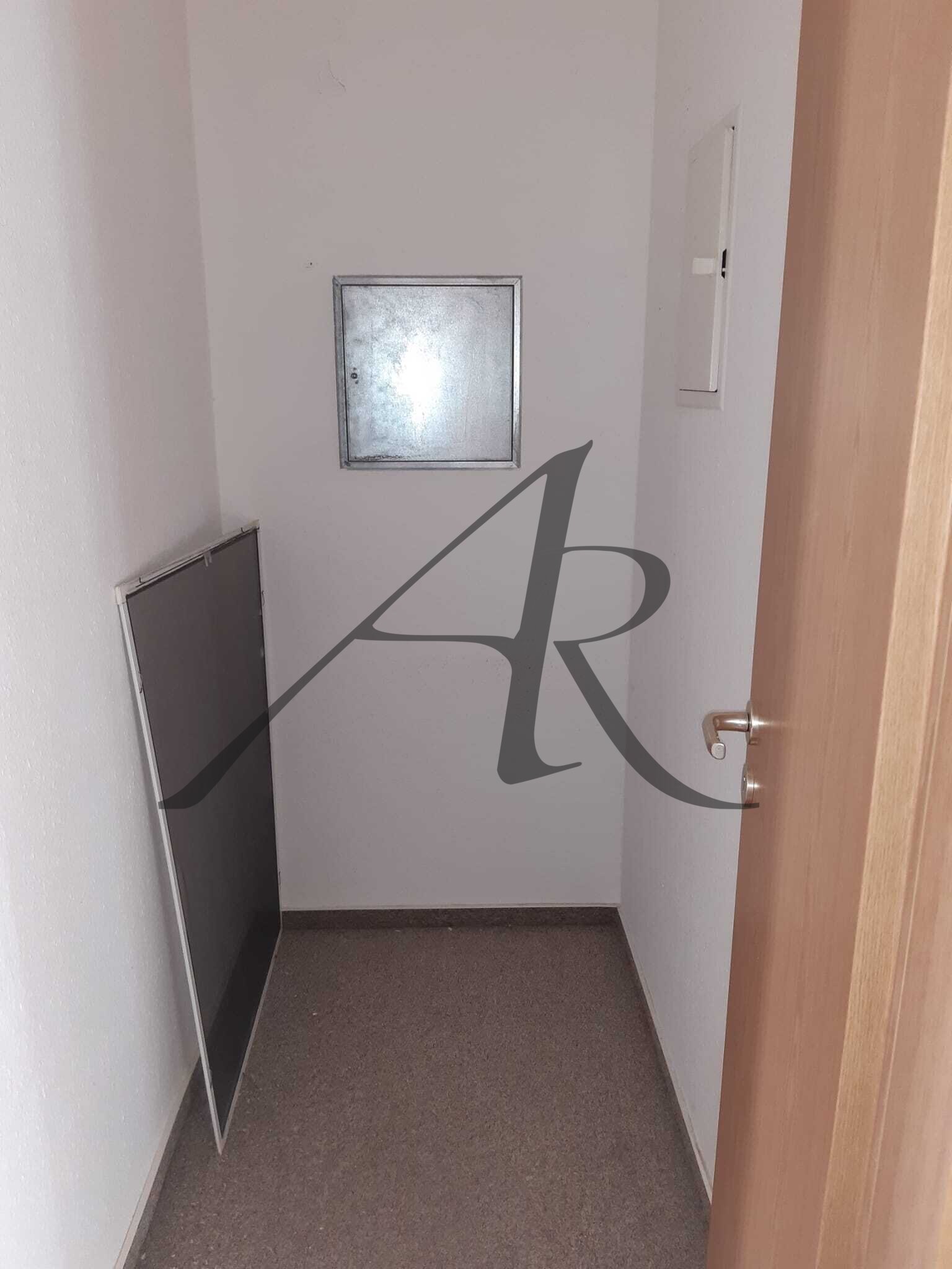 schicke 2-Zimmer-Wohnung mit Einbauküche und Stellplatz