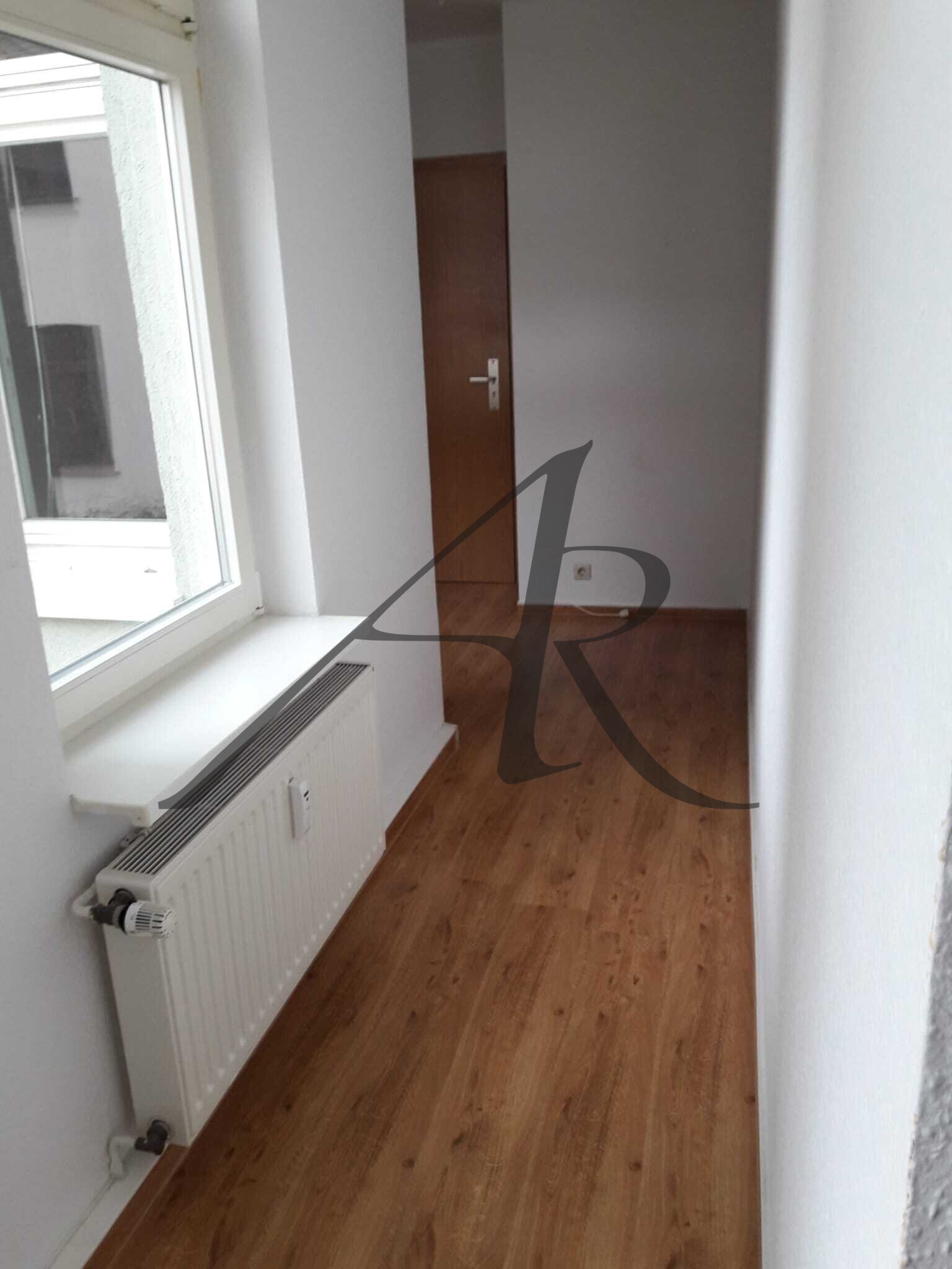 schicke 2-Zimmer-Wohnung mit Einbauküche und Stellplatz