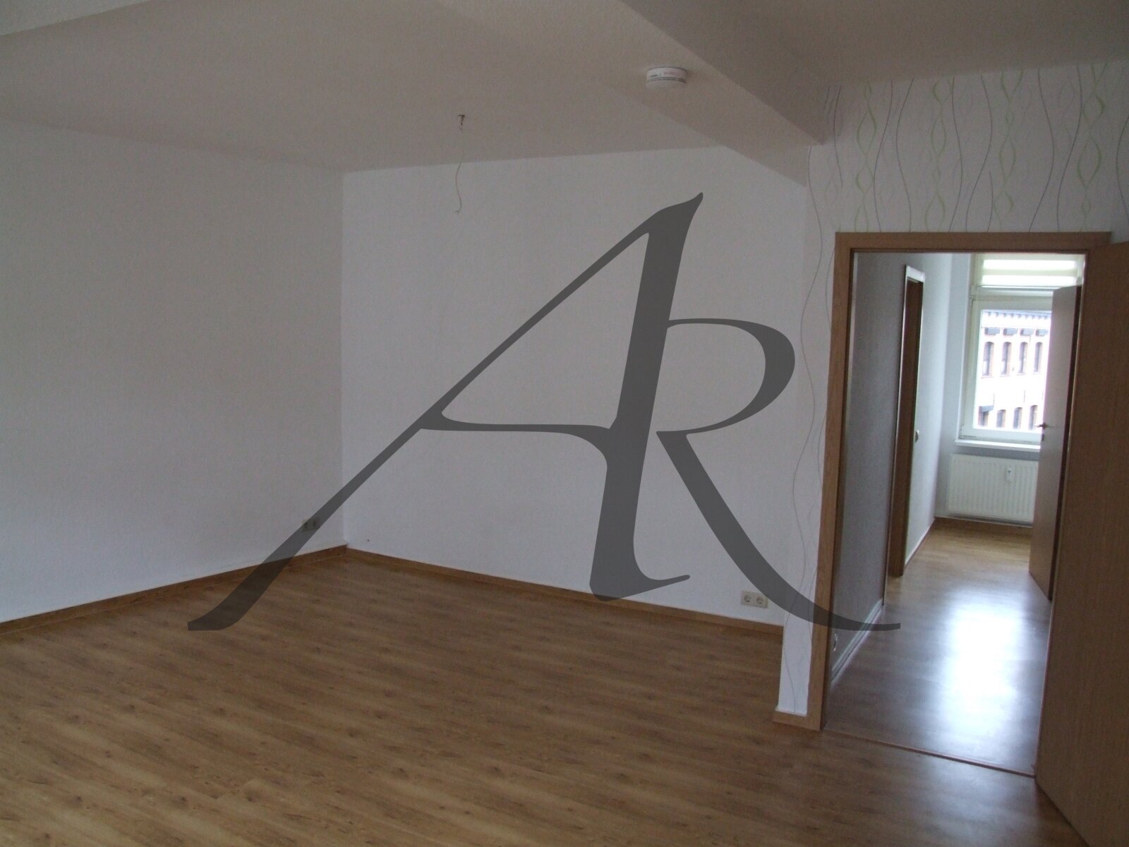 schicke 2-Zimmer-Wohnung mit Einbauküche und Stellplatz