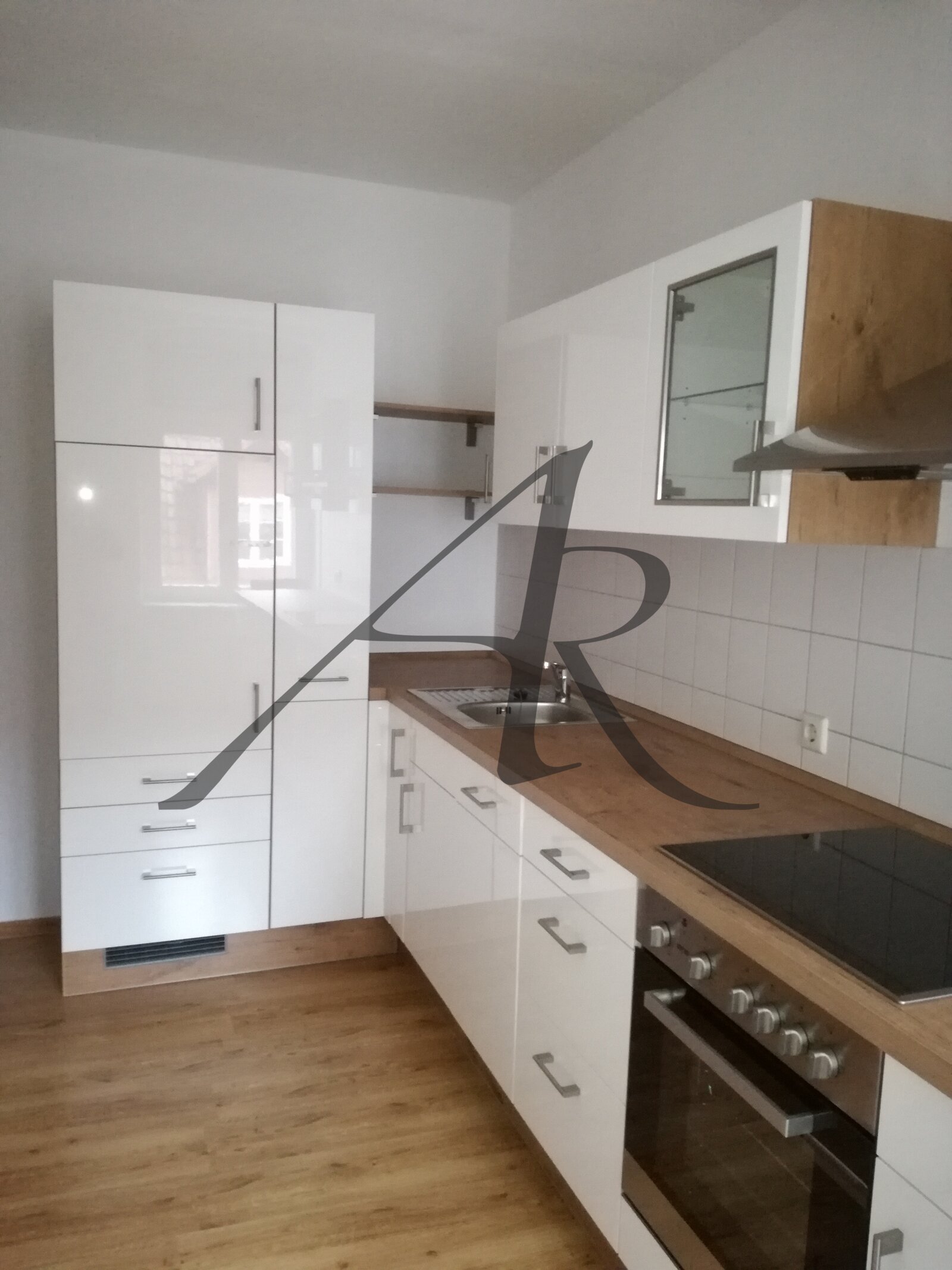 schicke 2-Zimmer-Wohnung mit Einbauküche und Stellplatz