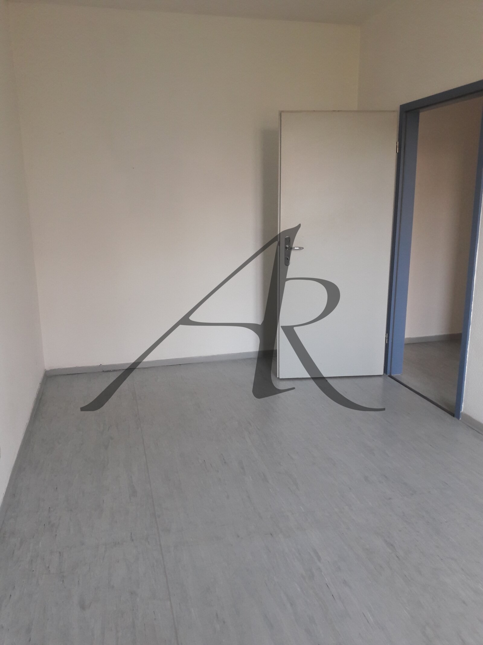 tolle kleine 2-Zimmer-Wohnung mit Einbauküche zentrumnah