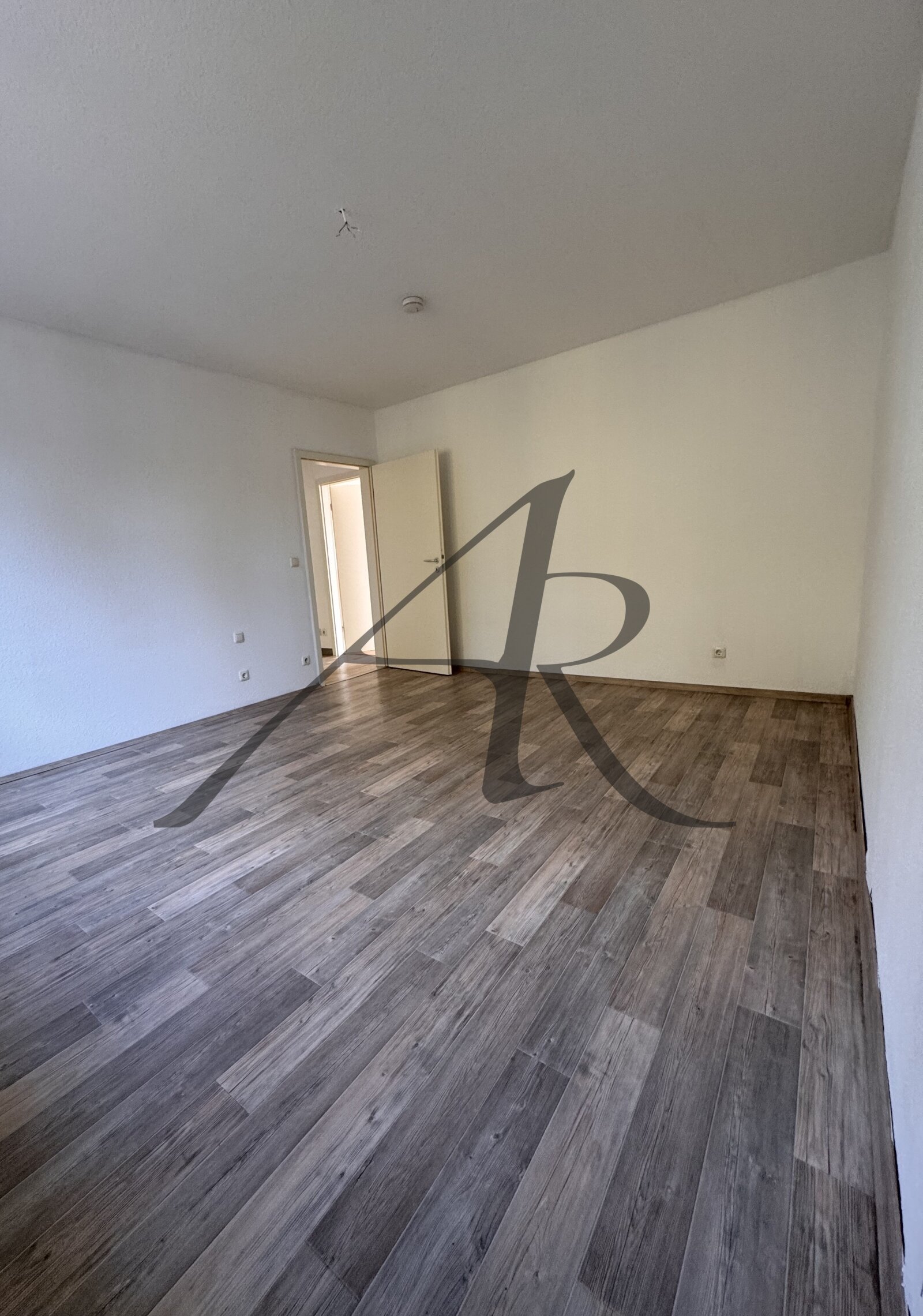 schicke 3-Zimmer-Wohnung im Villenviertel mit Balkon