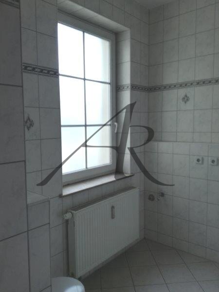 Großzügige 3-Zimmer-Wohnung mit Balkon, Einbauküche und Stellplatz