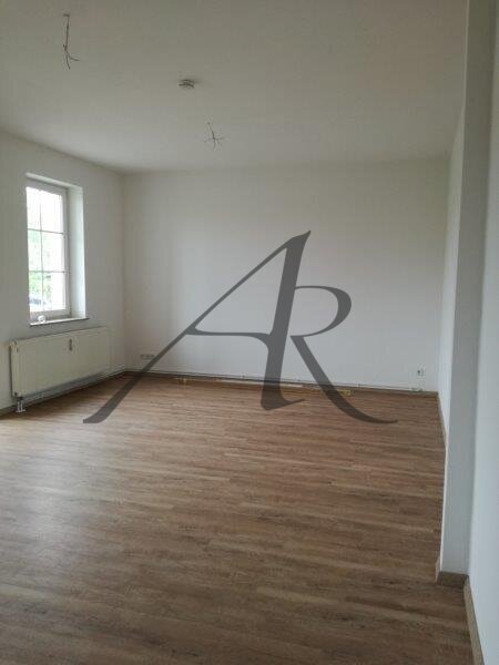 Großzügige 3-Zimmer-Wohnung mit Balkon, Einbauküche und Stellplatz