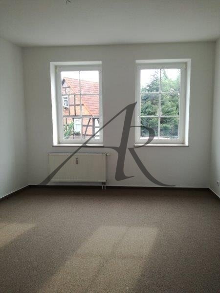Großzügige 3-Zimmer-Wohnung mit Balkon, Einbauküche und Stellplatz