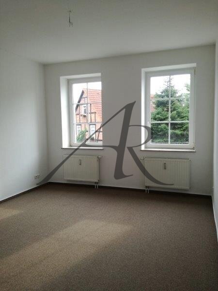 Großzügige 3-Zimmer-Wohnung mit Balkon, Einbauküche und Stellplatz