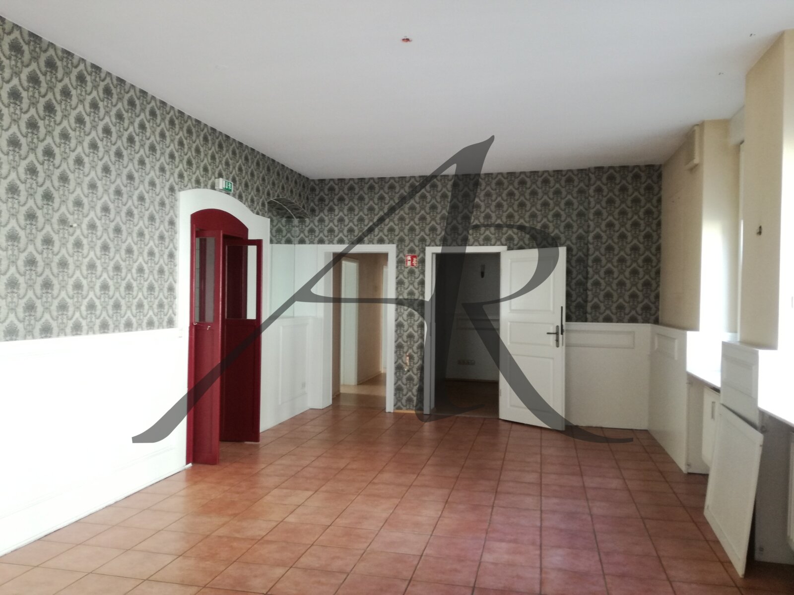 tolle Gewerbeeinheit sucht neuen Mieter - Büro/Praxis oder Restaurant/Gaststätte oder oder oder ...