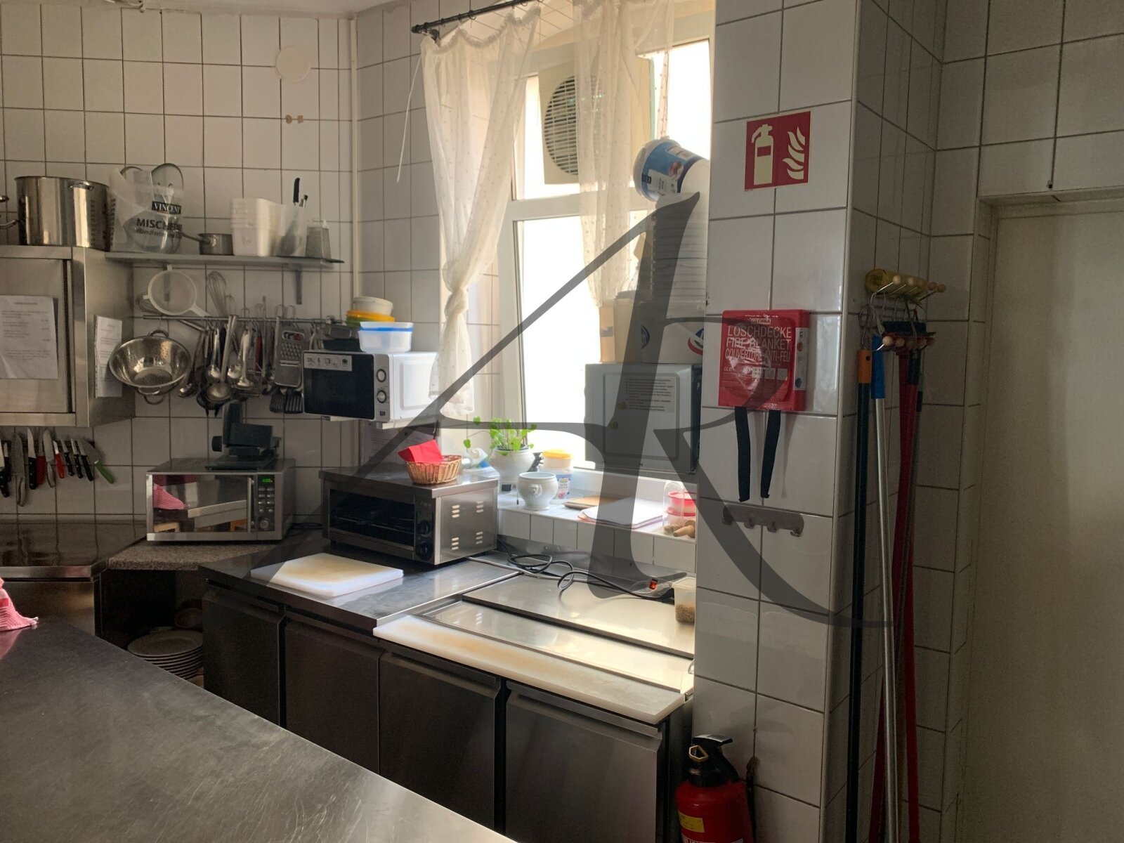 tolle Gewerbeeinheit sucht neuen Mieter - Büro/Praxis oder Restaurant/Gaststätte oder oder oder ...