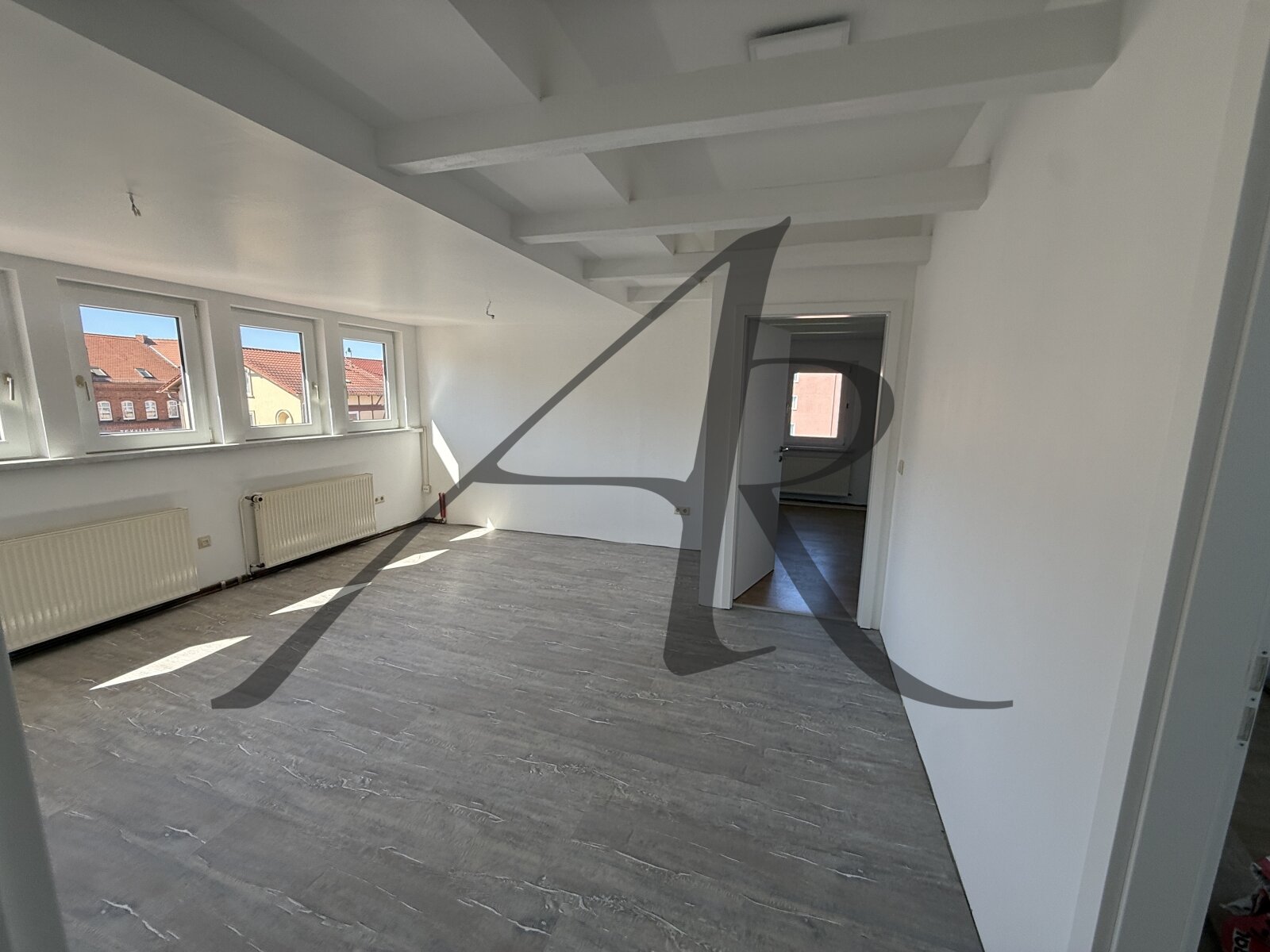 Erstbezug nach Sanierung - moderner Grundriss, schickes Bad, WC extra, AR