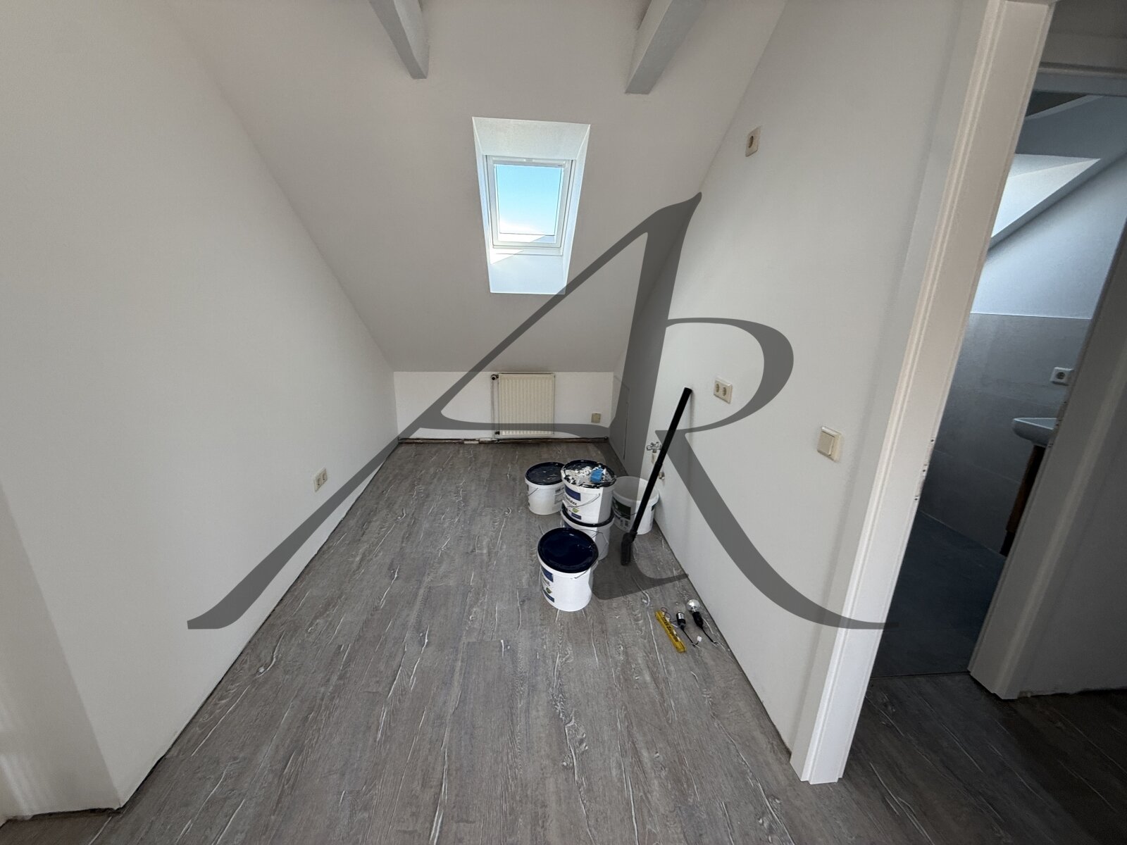 Erstbezug nach Sanierung - moderner Grundriss, schickes Bad, WC extra, AR
