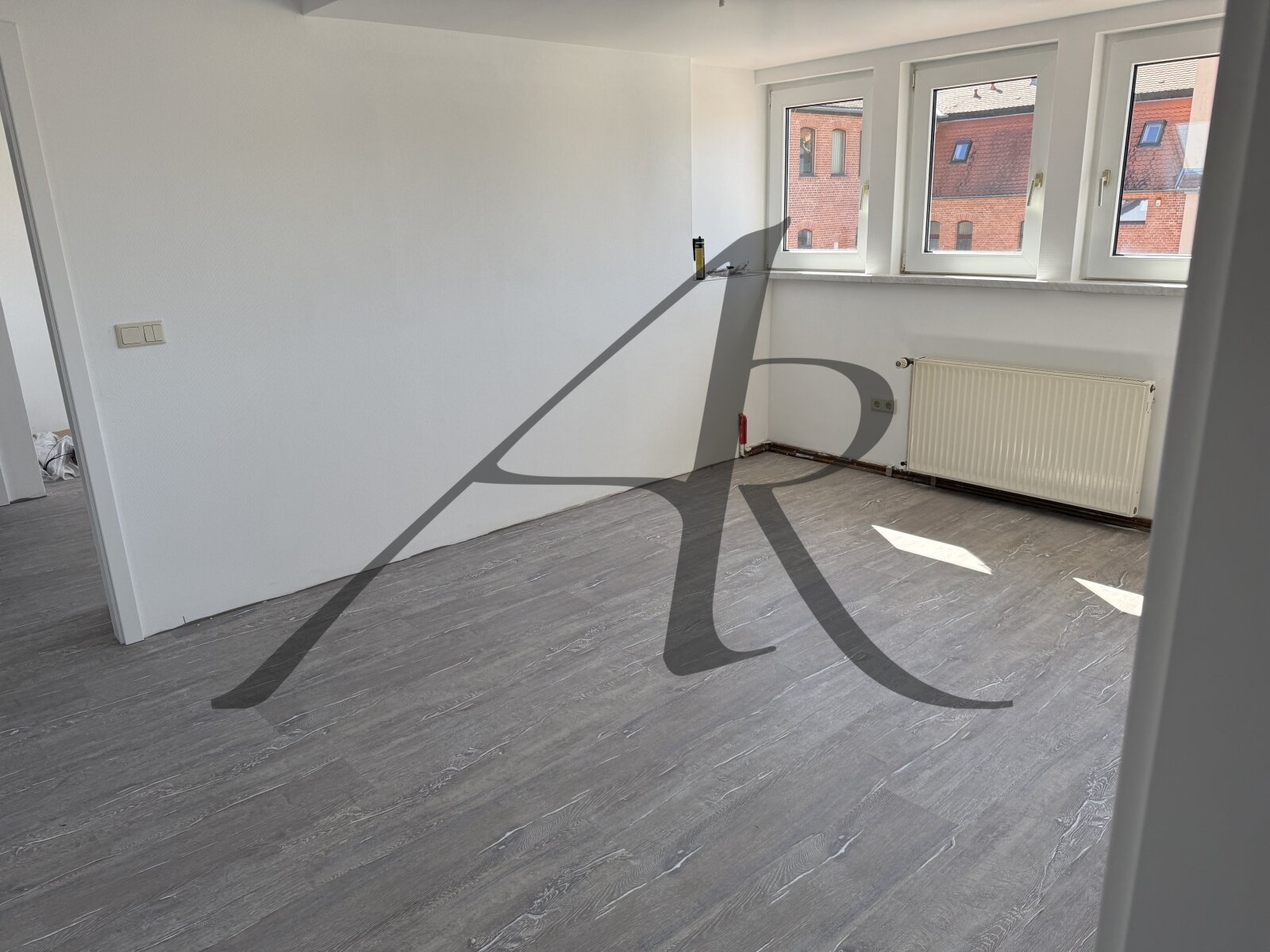 Erstbezug nach Sanierung - moderner Grundriss, schickes Bad, WC extra, AR