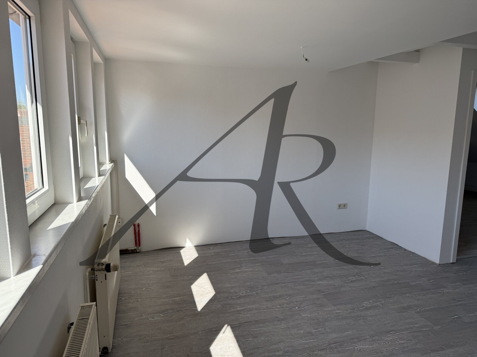 Erstbezug nach Sanierung - moderner Grundriss, schickes Bad, WC extra, AR