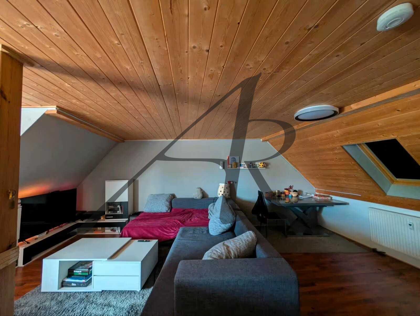 gemütliche 2-Zimmer-Altbau-Wohnung mit Einbauküche