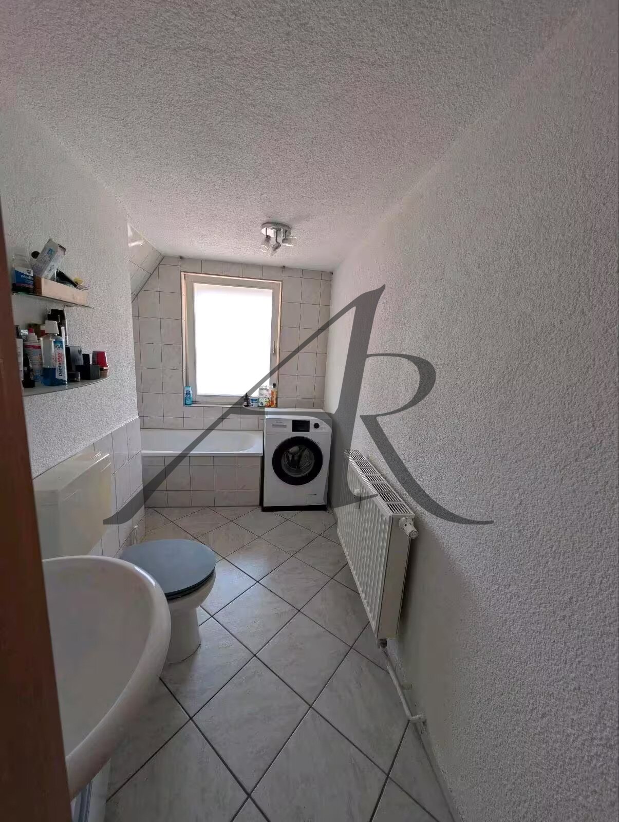 gemütliche 2-Zimmer-Altbau-Wohnung mit Einbauküche