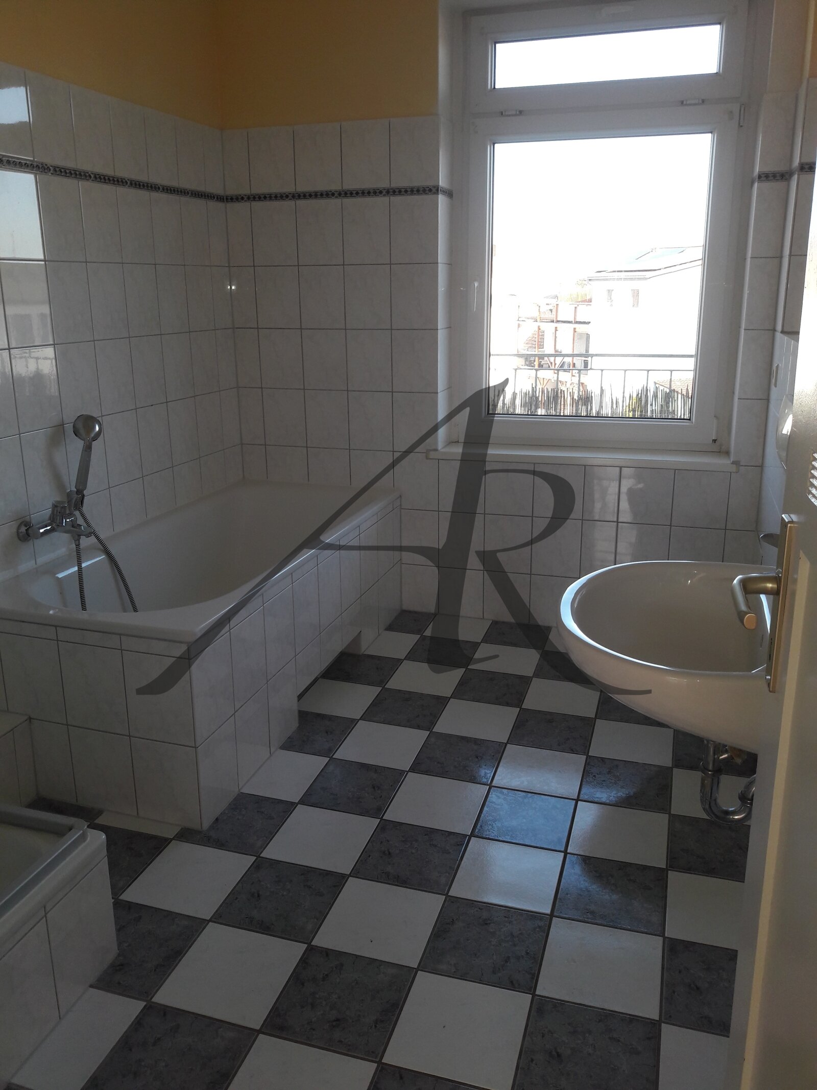 tolle 2-Zimmer-Wohnung in Stendal Nord mit Balkon und Einbauküche