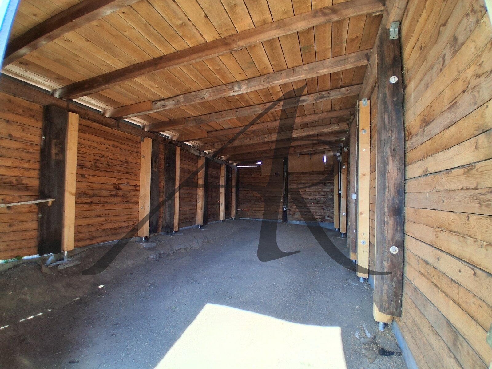 Große Garage zu vermieten, für Wohnmobil, Wohnwagen, als Lager o.ä.