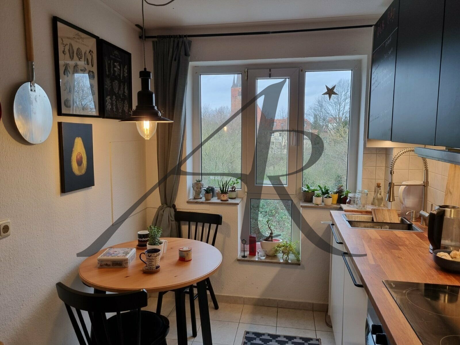 Schicke 3-Zimmer-Wohnung mit Balkon im Villenviertel