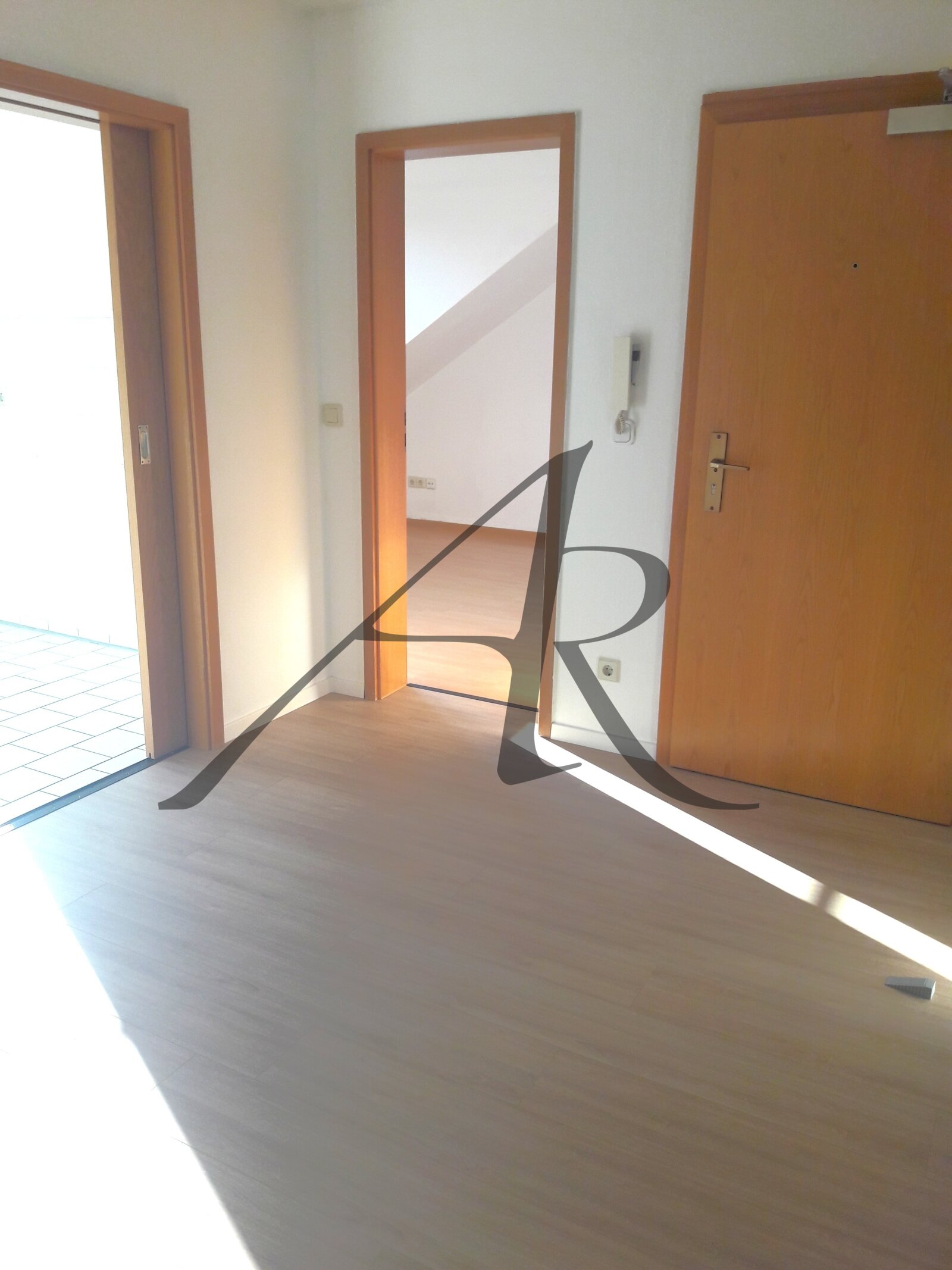 4-Zimmer-Wohnung mit Balkon in Bahnhofsnähe, Glasfaseranschluss vorhanden