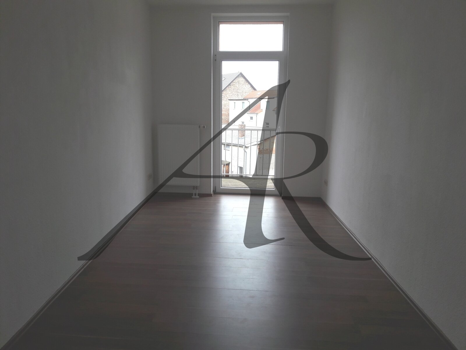 Stendal Nord: 2 Zimmer, Balkon, Einbauküche, Dusche