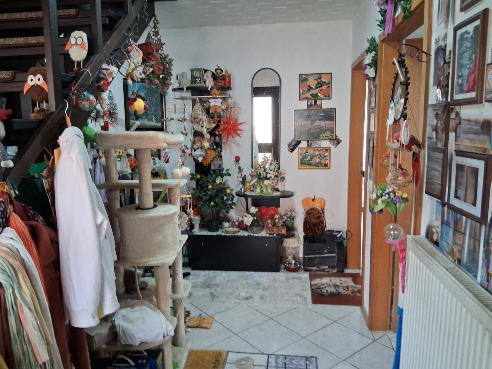 Perfekt für die große Familie! Einliegerwohnung, Garten sowie 2 Garagen vorhanden!