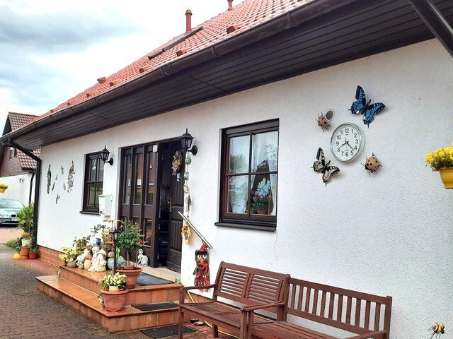 Perfekt für die große Familie! Einliegerwohnung, Garten sowie 2 Garagen vorhanden!
