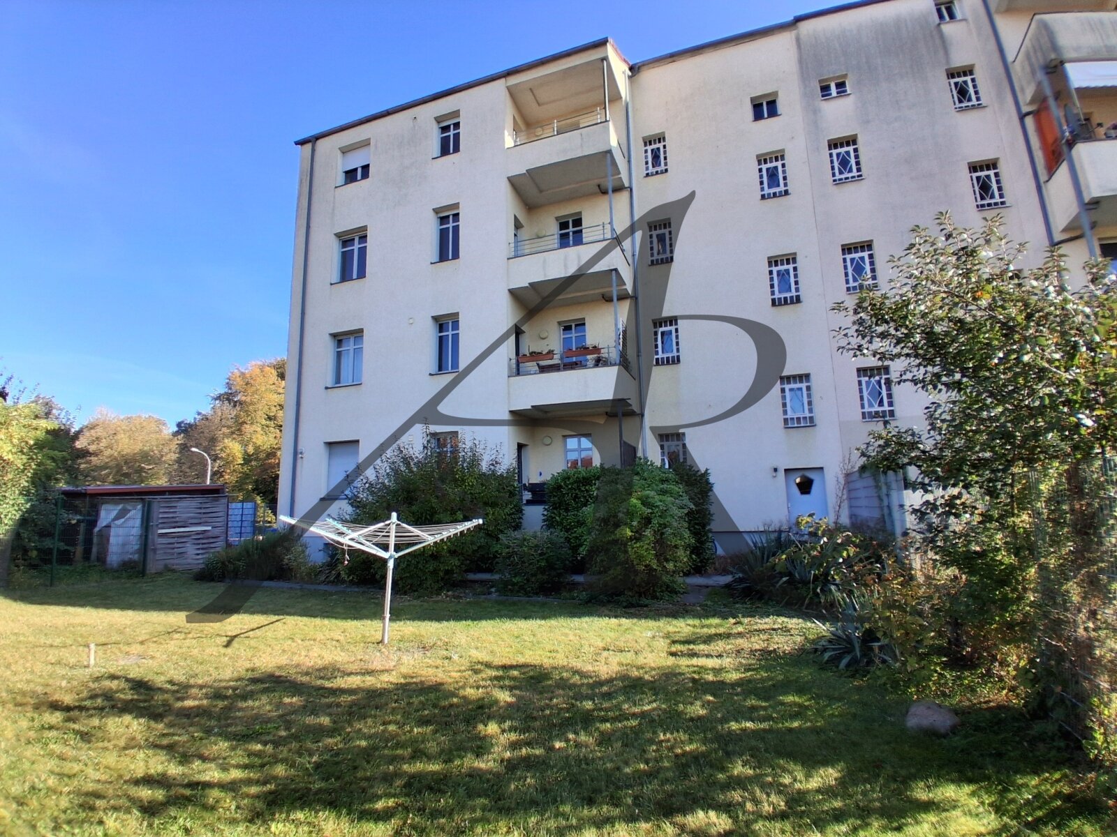 schicke helle 3-Zimmer-Wohnung mit Balkon und Einbauküche